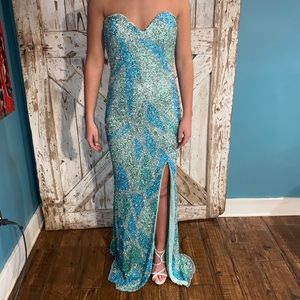 NEW NEVER-WORN PROM DRESS